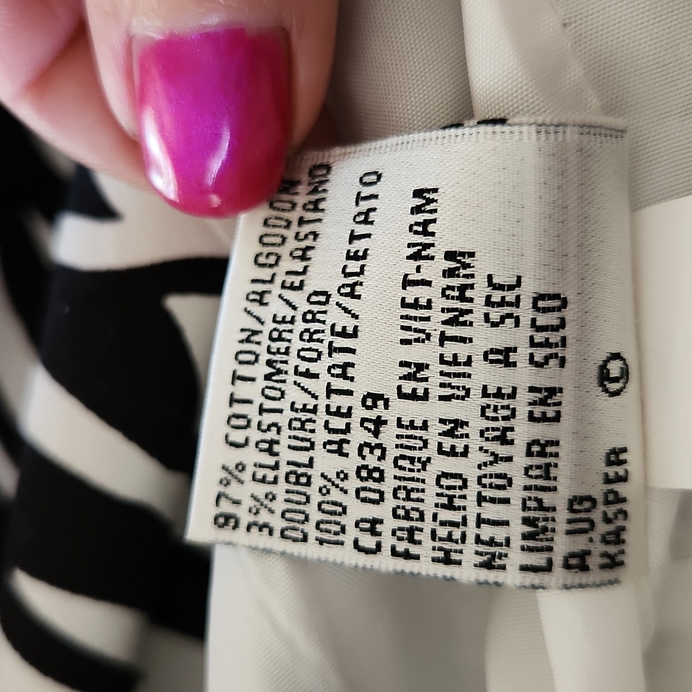 Collections for Le Suit Zebra Jacket, Size 4P - Picture 6 of 7